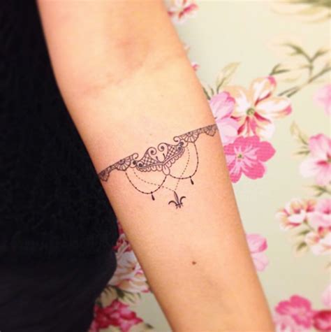 avambraccio tattoo bracciale donne